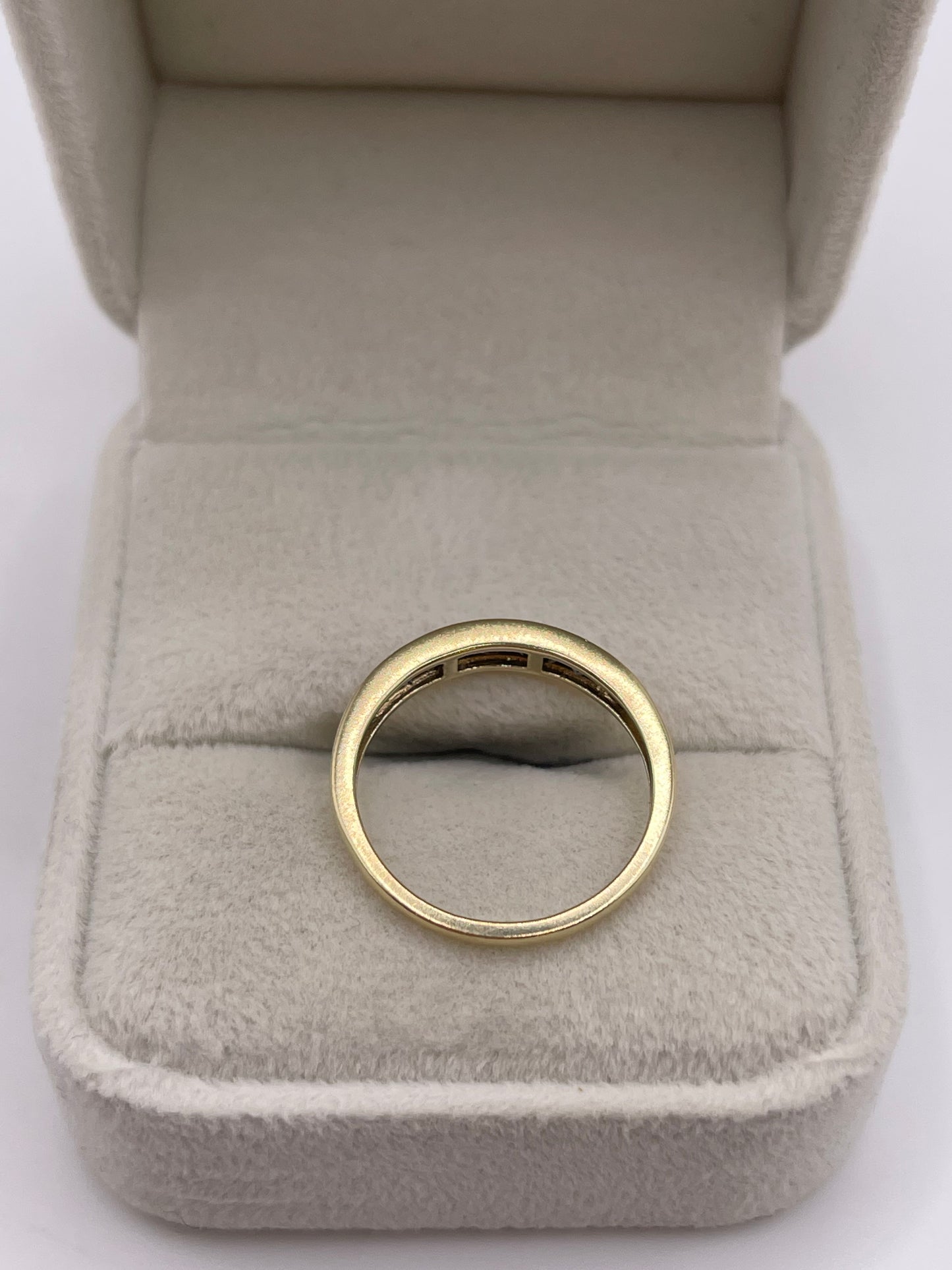 9ct gold blue diamond ring