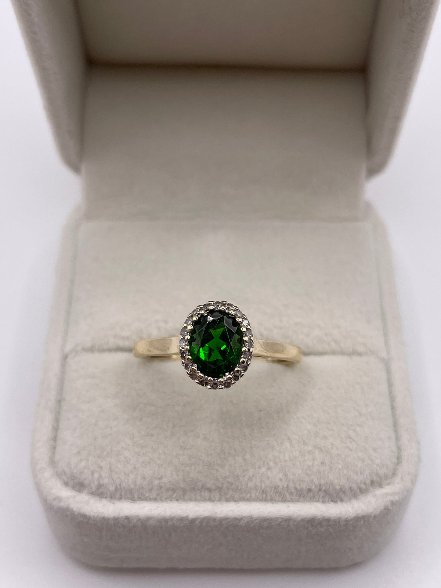 9ct gold diopside and diamond ring