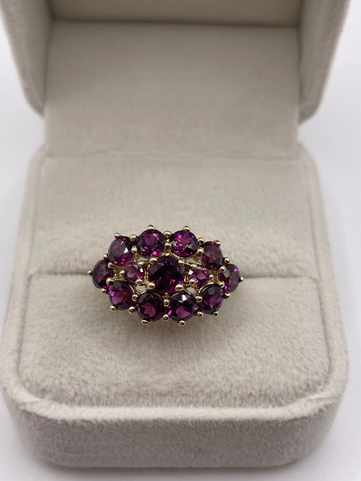 9ct gold garnet cluster ring