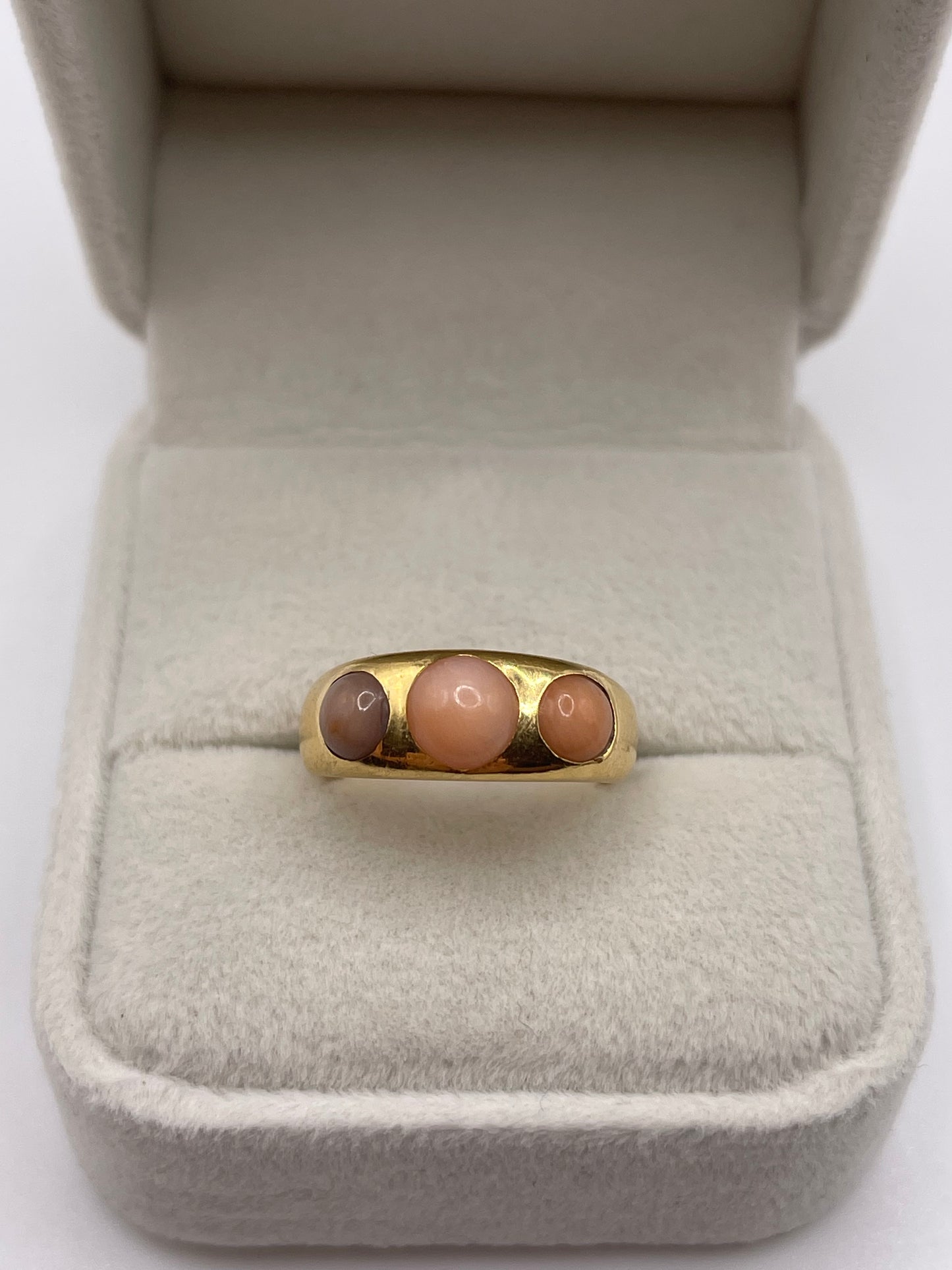 Antique 18ct gold coral gypsy ring