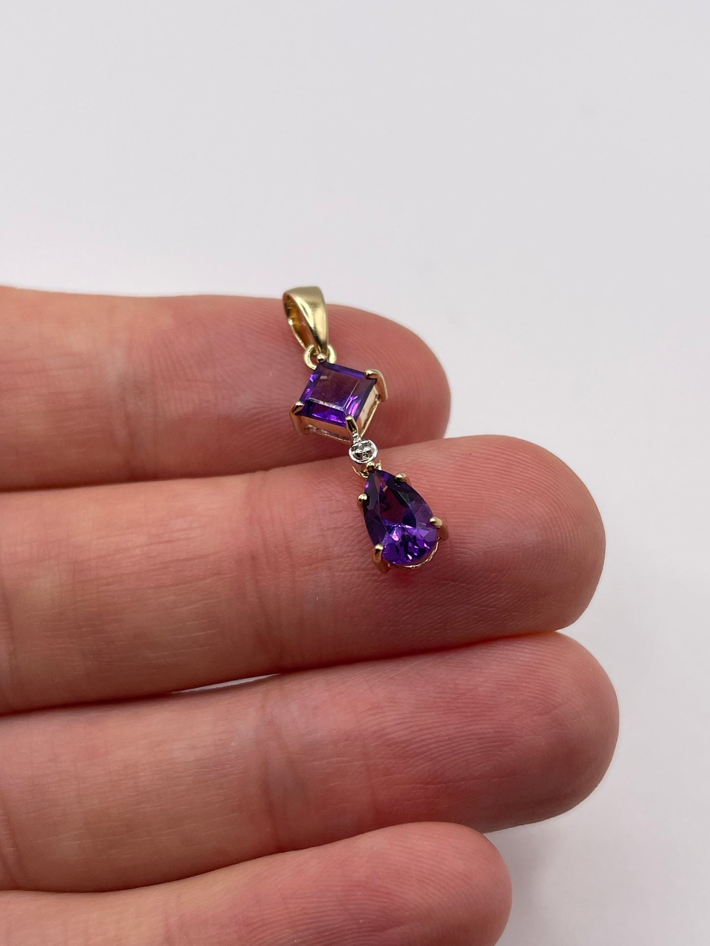 9ct gold amethyst and diamond pendant
