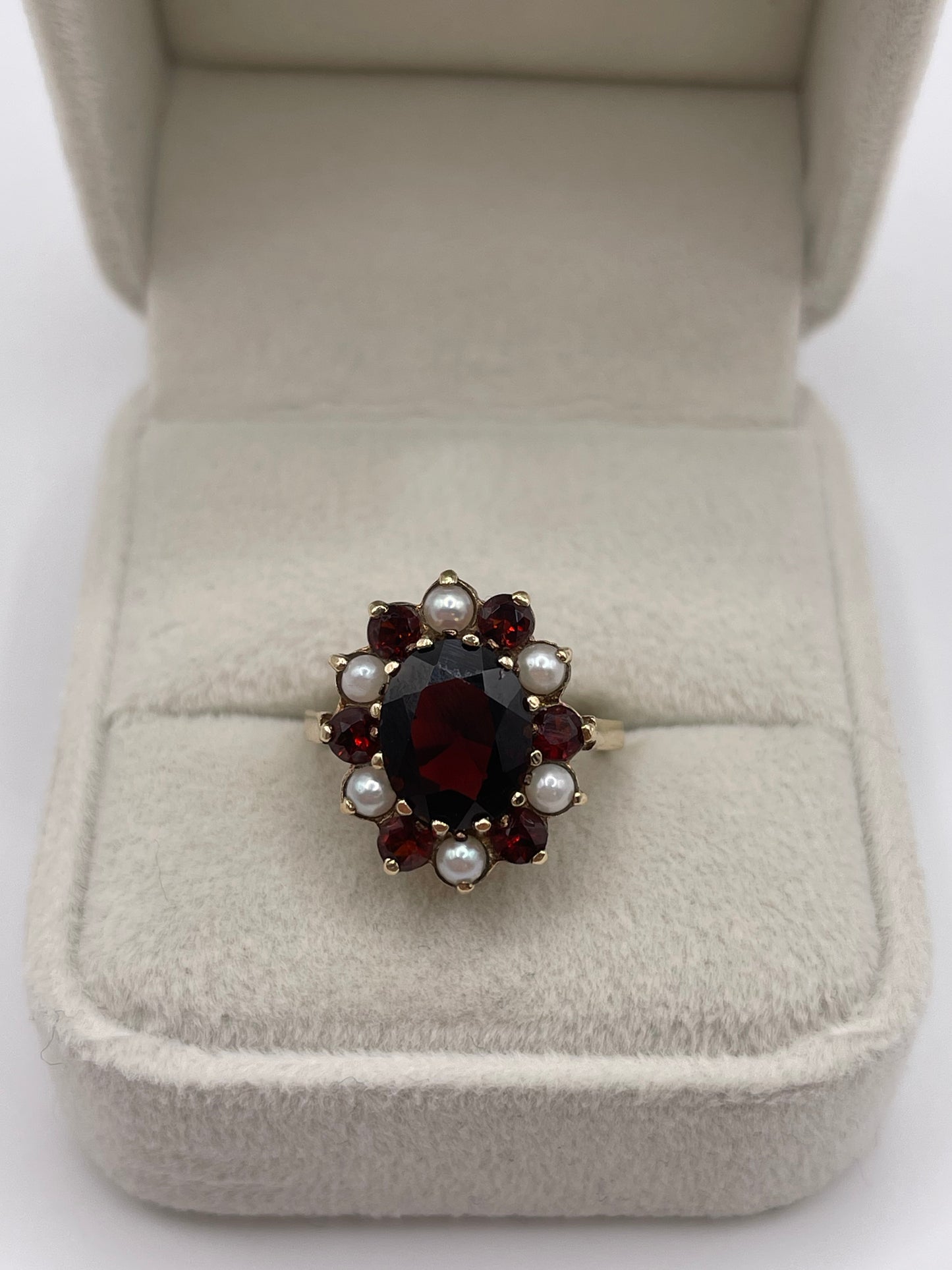 9ct gold garnet and pearl ring