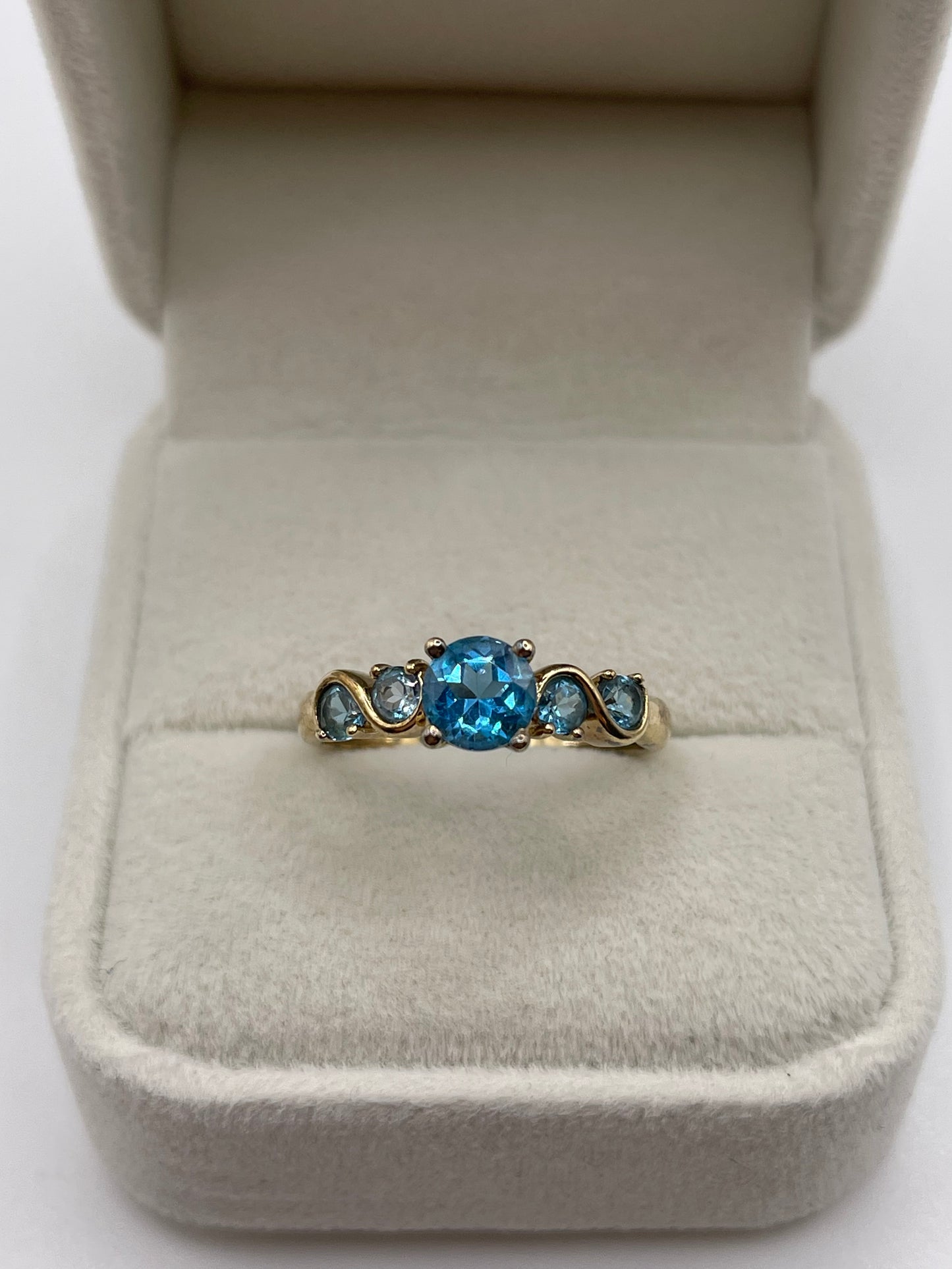 9ct gold blue topaz ring