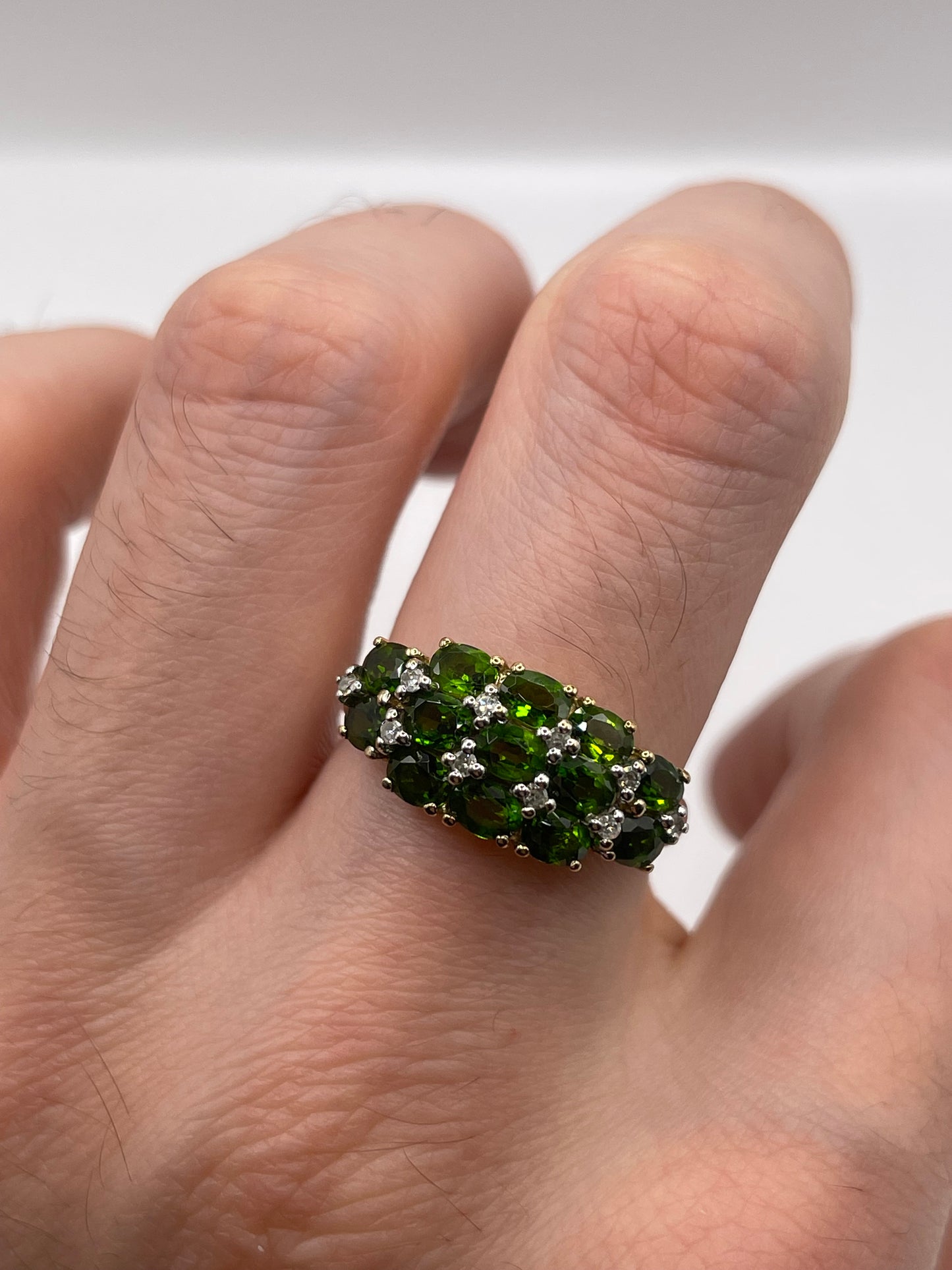 9ct gold diopside and diamond ring