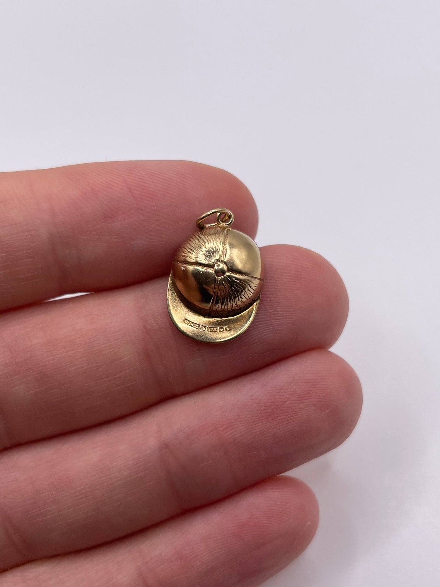 9ct gold jockey cap charm