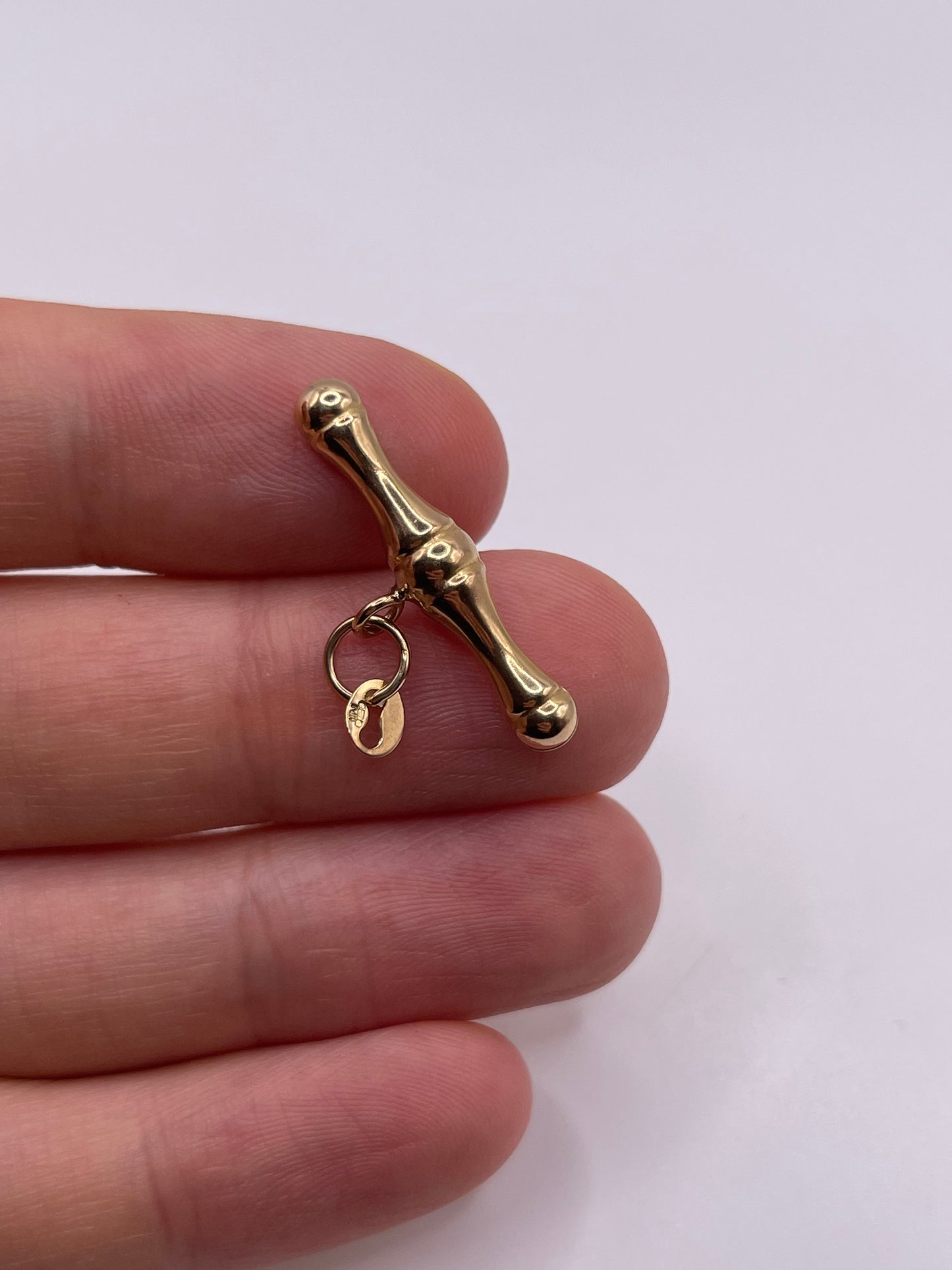 9ct gold t bar pendant