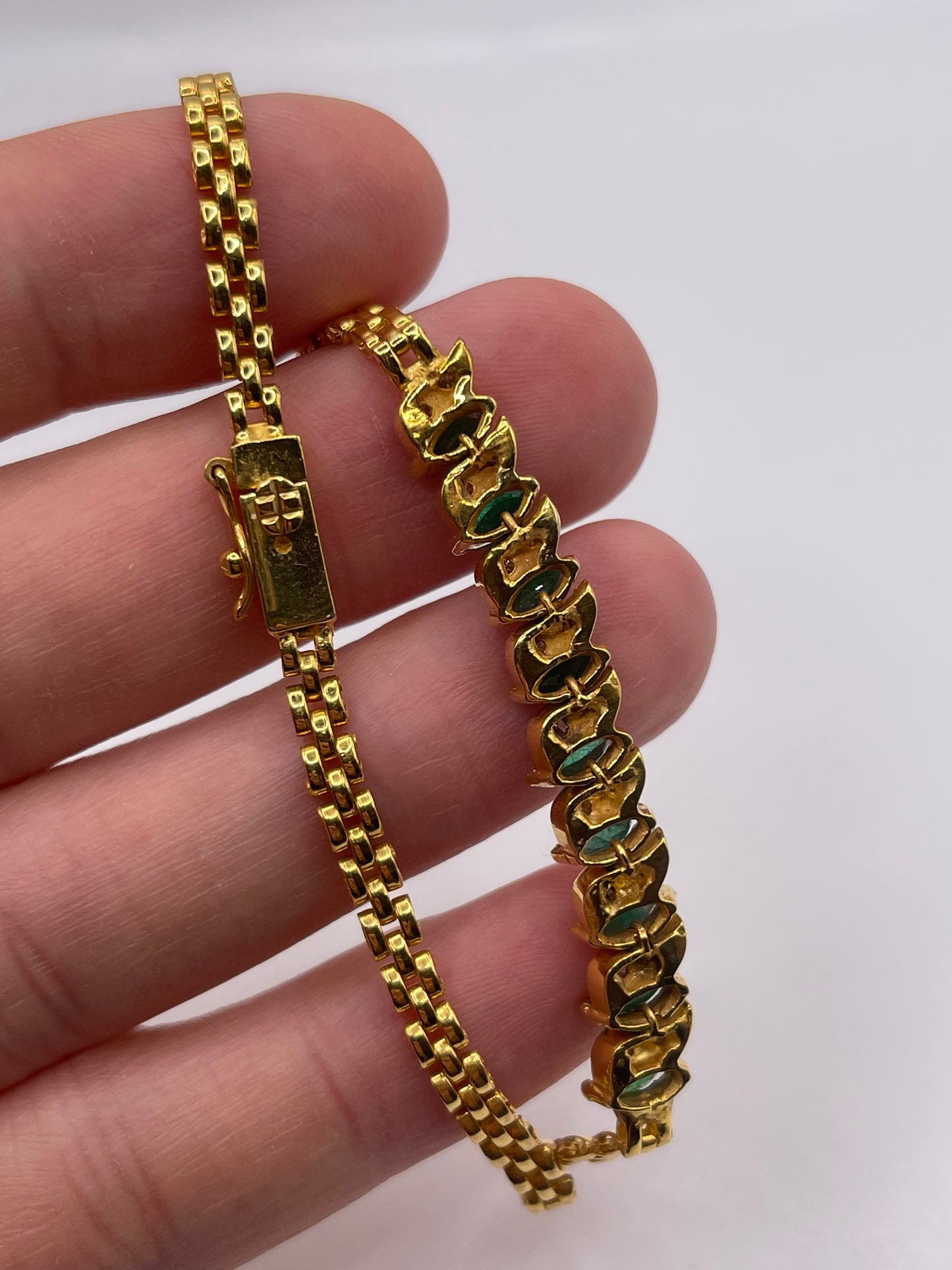 18ct gold emerald and diamond bracelet