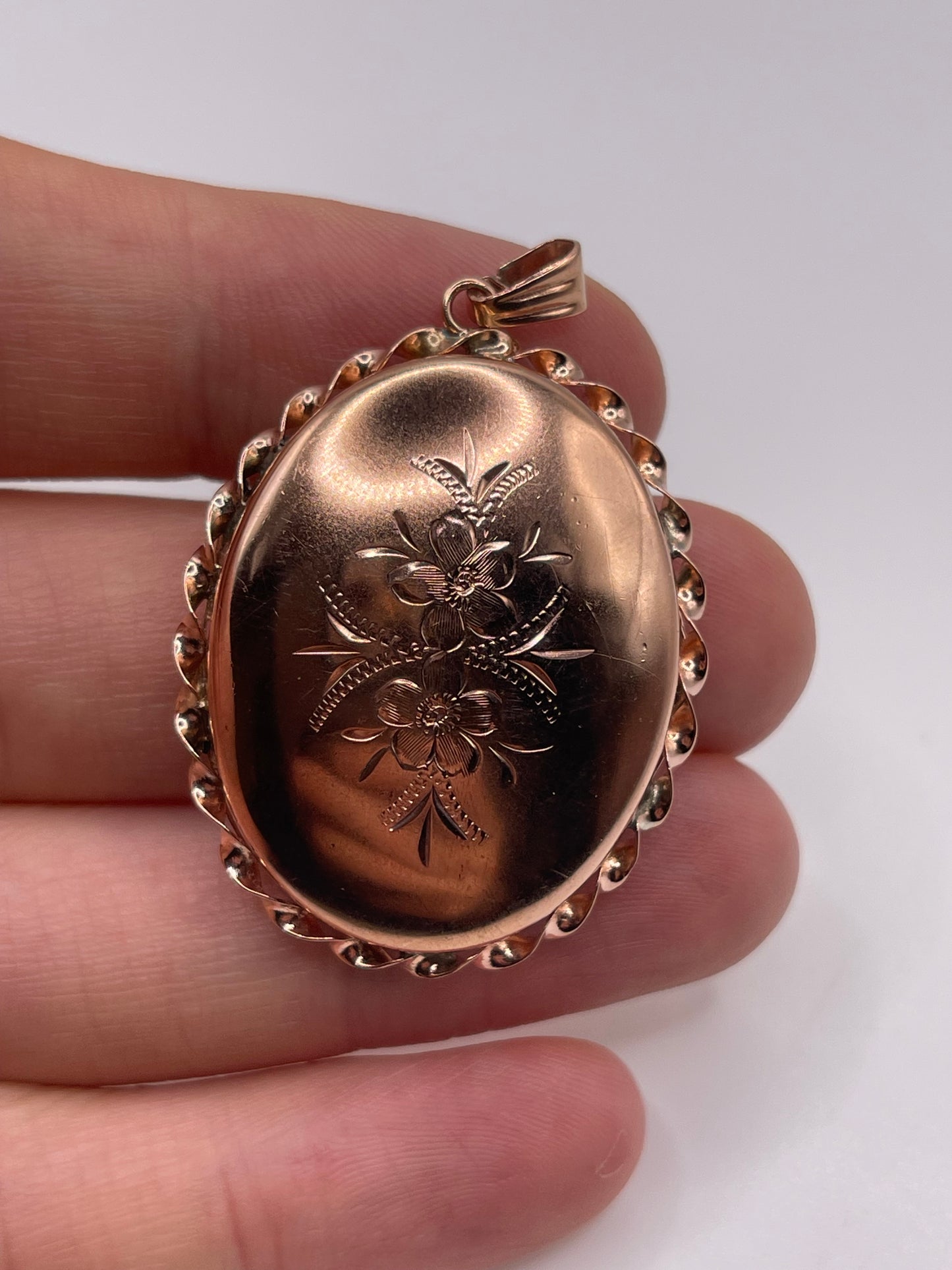 9ct rose gold locket pendant