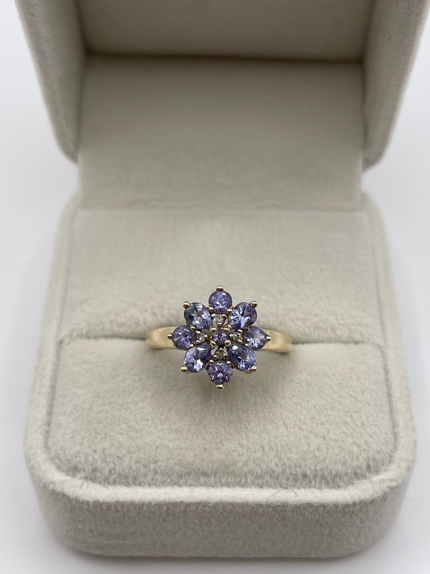 9ct gold tanzanite and diamond ring