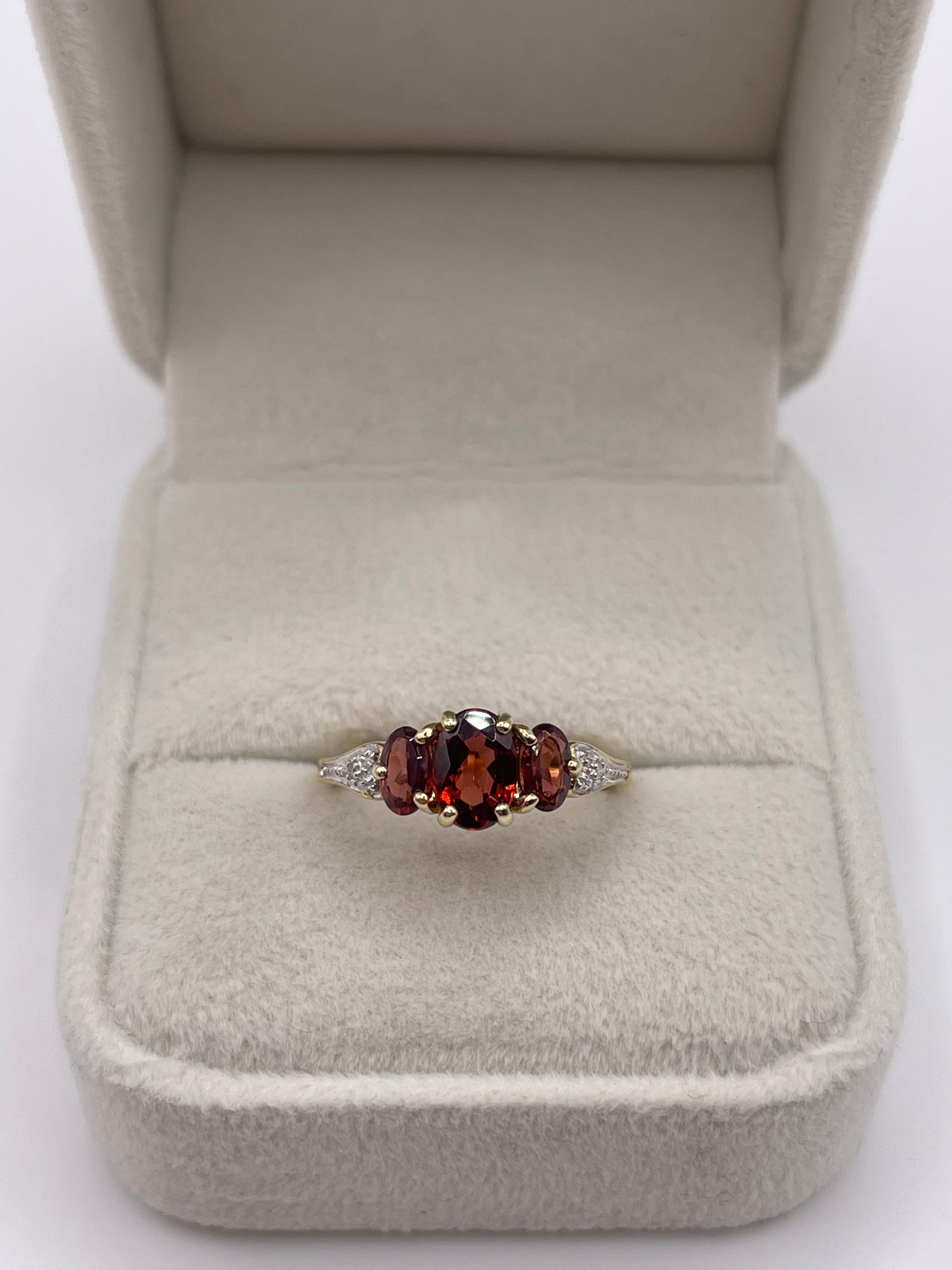 9ct gold garnet and diamond ring
