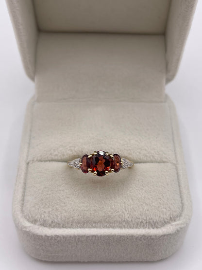 9ct gold garnet and diamond ring