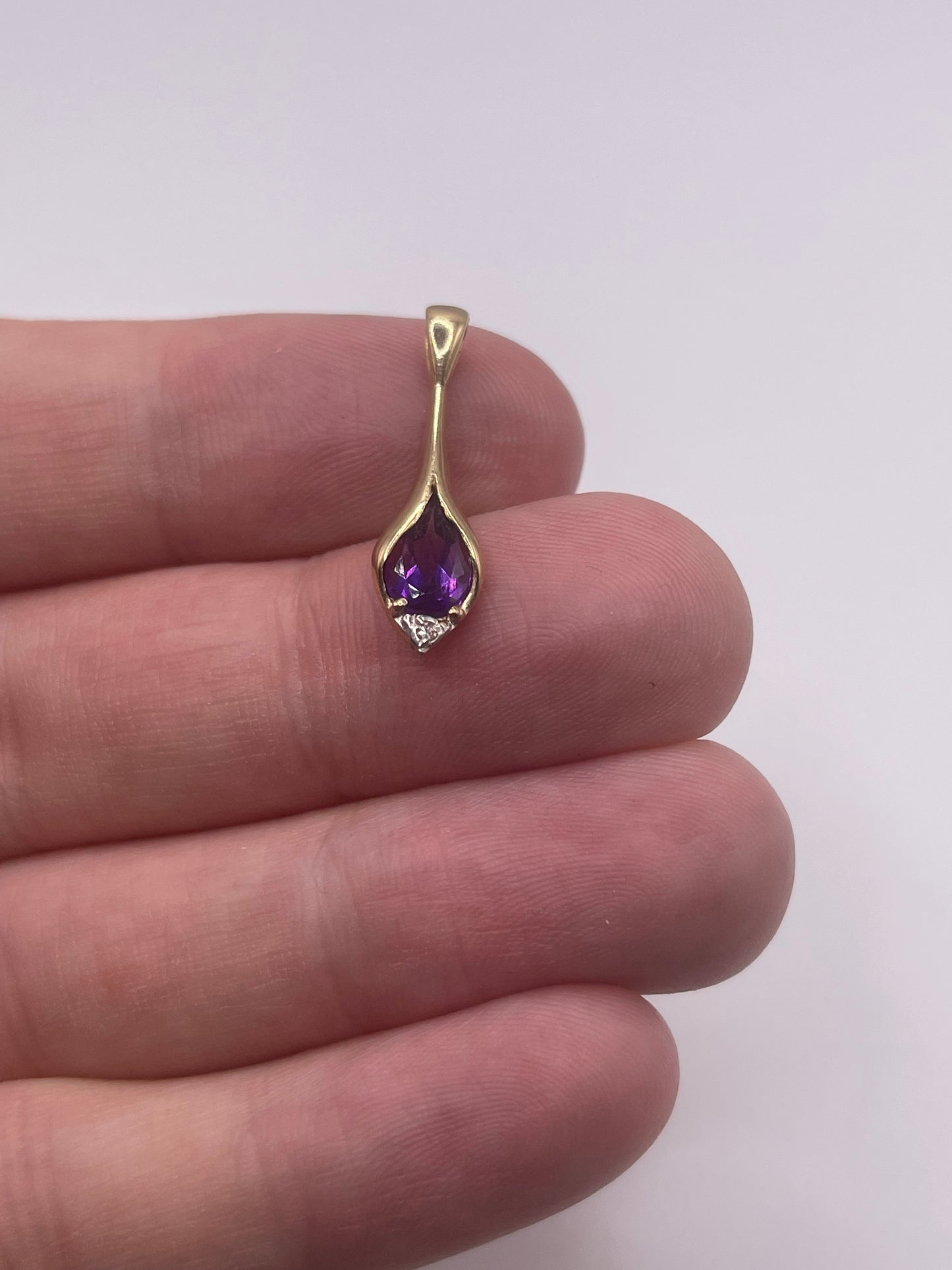 9ct gold amethyst and diamond pendant