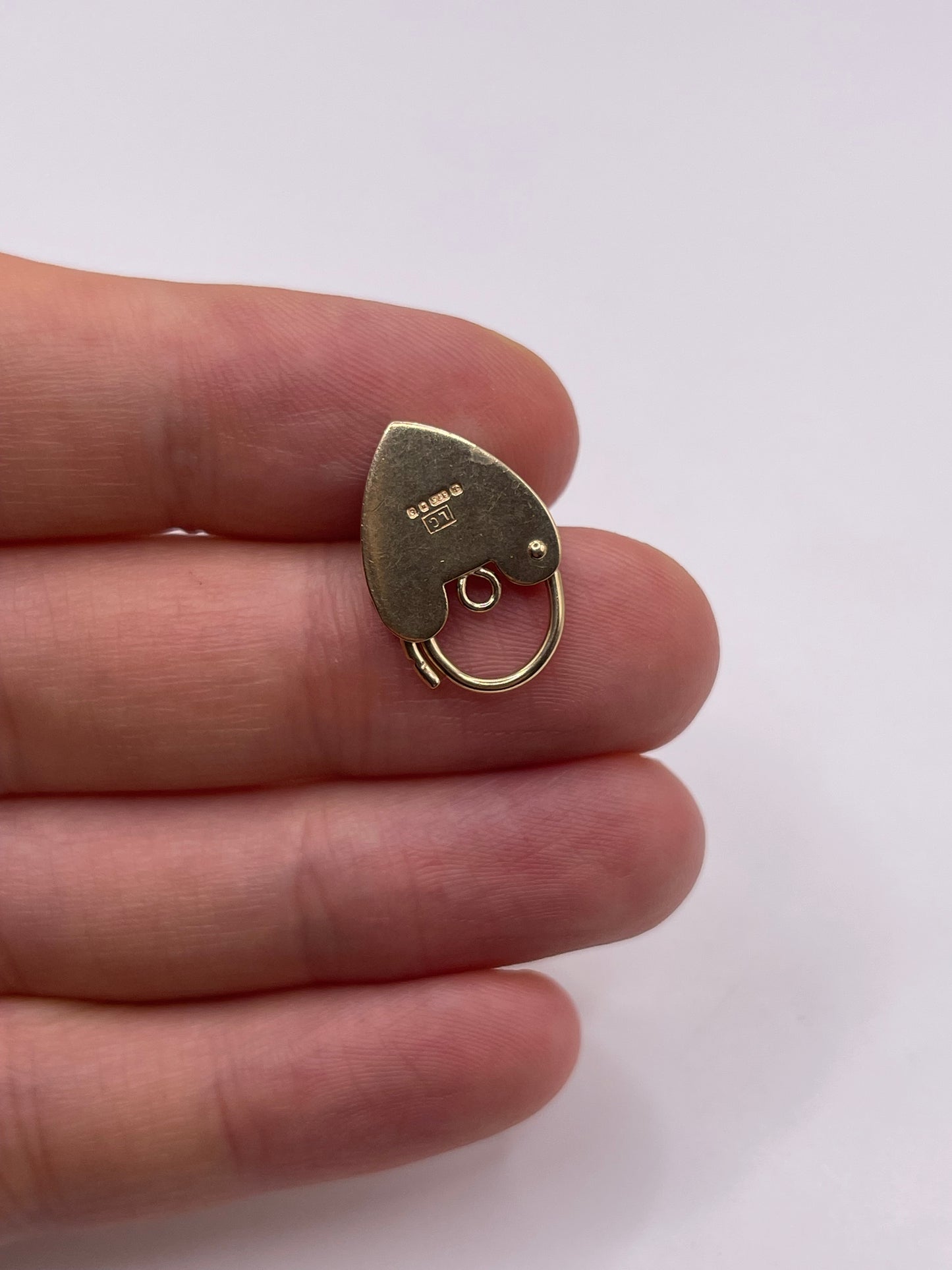 9ct gold padlock 1
