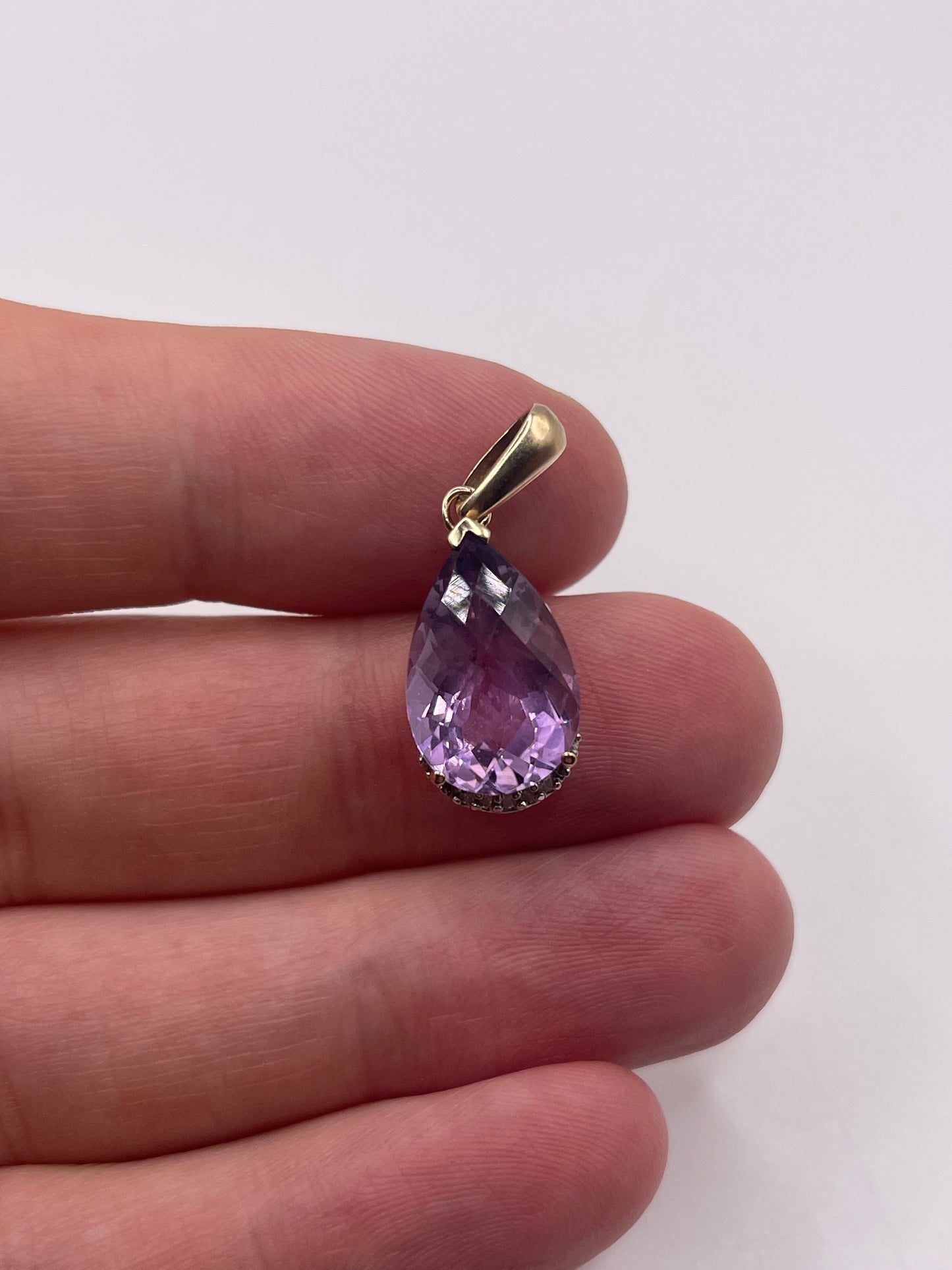9ct gold amethyst and diamond pendant