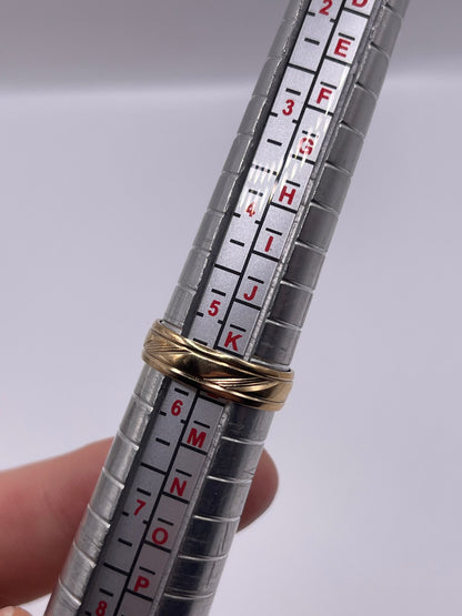 9ct gold patterned band