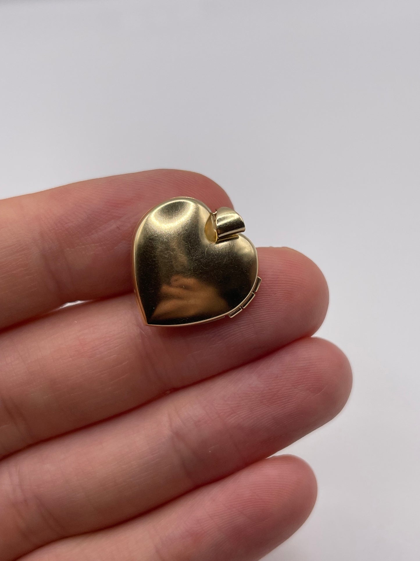 9ct gold diamond locket pendant
