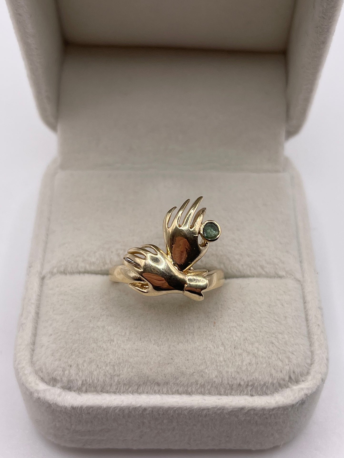 9ct gold emerald hand ring