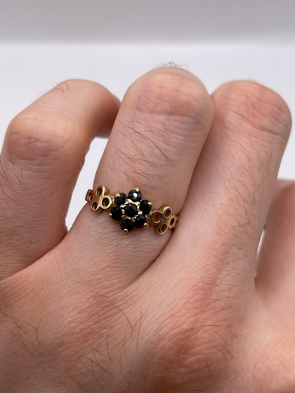 9ct gold sapphire cluster ring