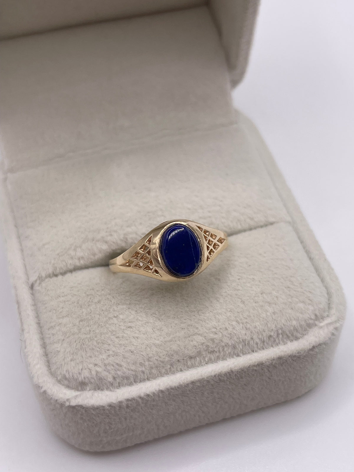 9ct gold lapis lazuli signet ring