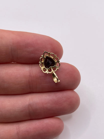 9ct gold garnet heart pendant