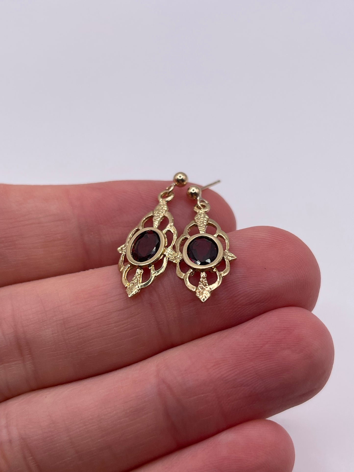 9ct gold garnet earrings