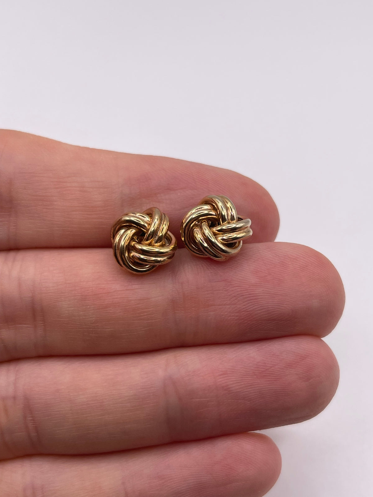 9ct gold knot earrings