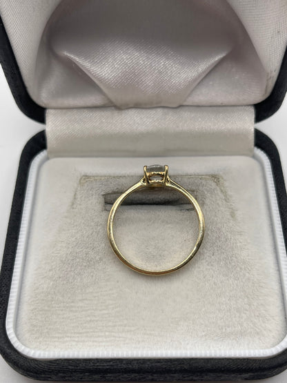 9ct gold white zircon ring