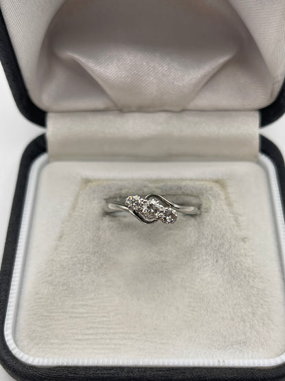 18ct white gold diamond ring