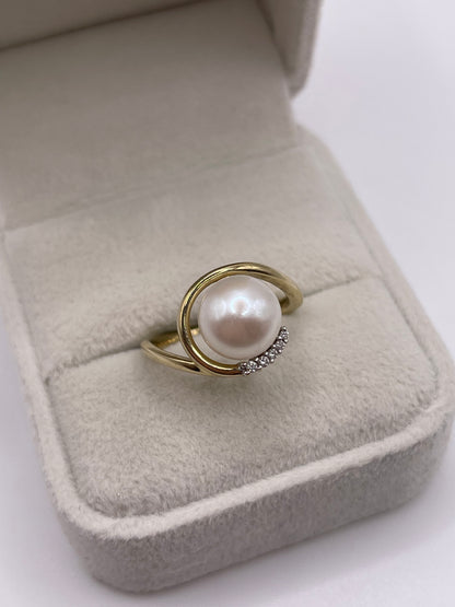 9ct gold pearl and diamond ring
