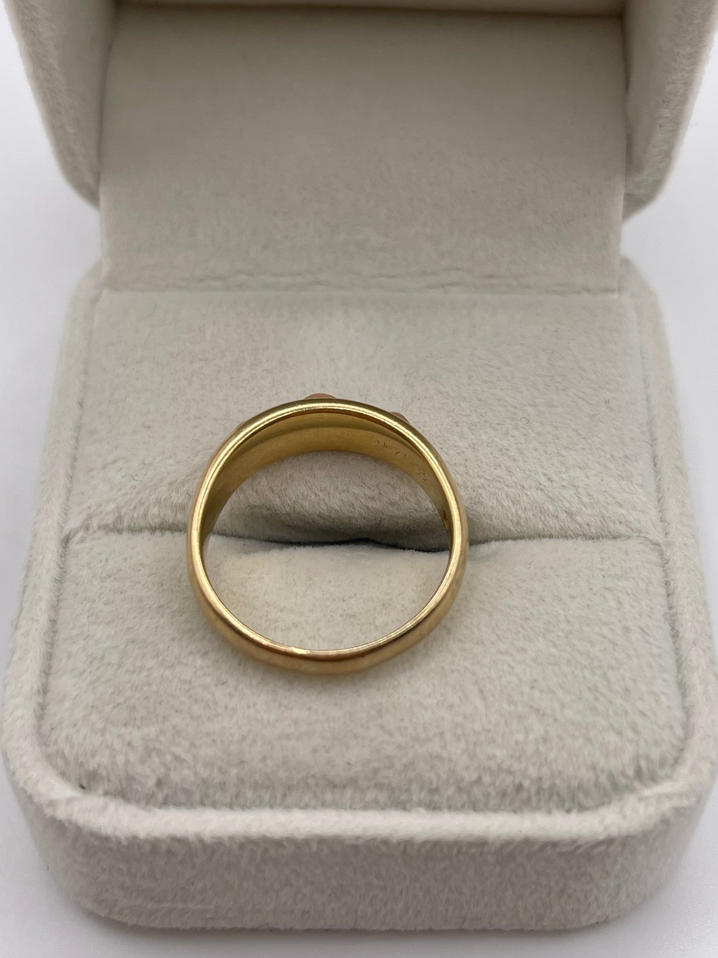 Antique 18ct gold coral gypsy ring