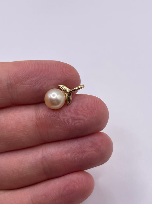 14ct gold pearl pendant