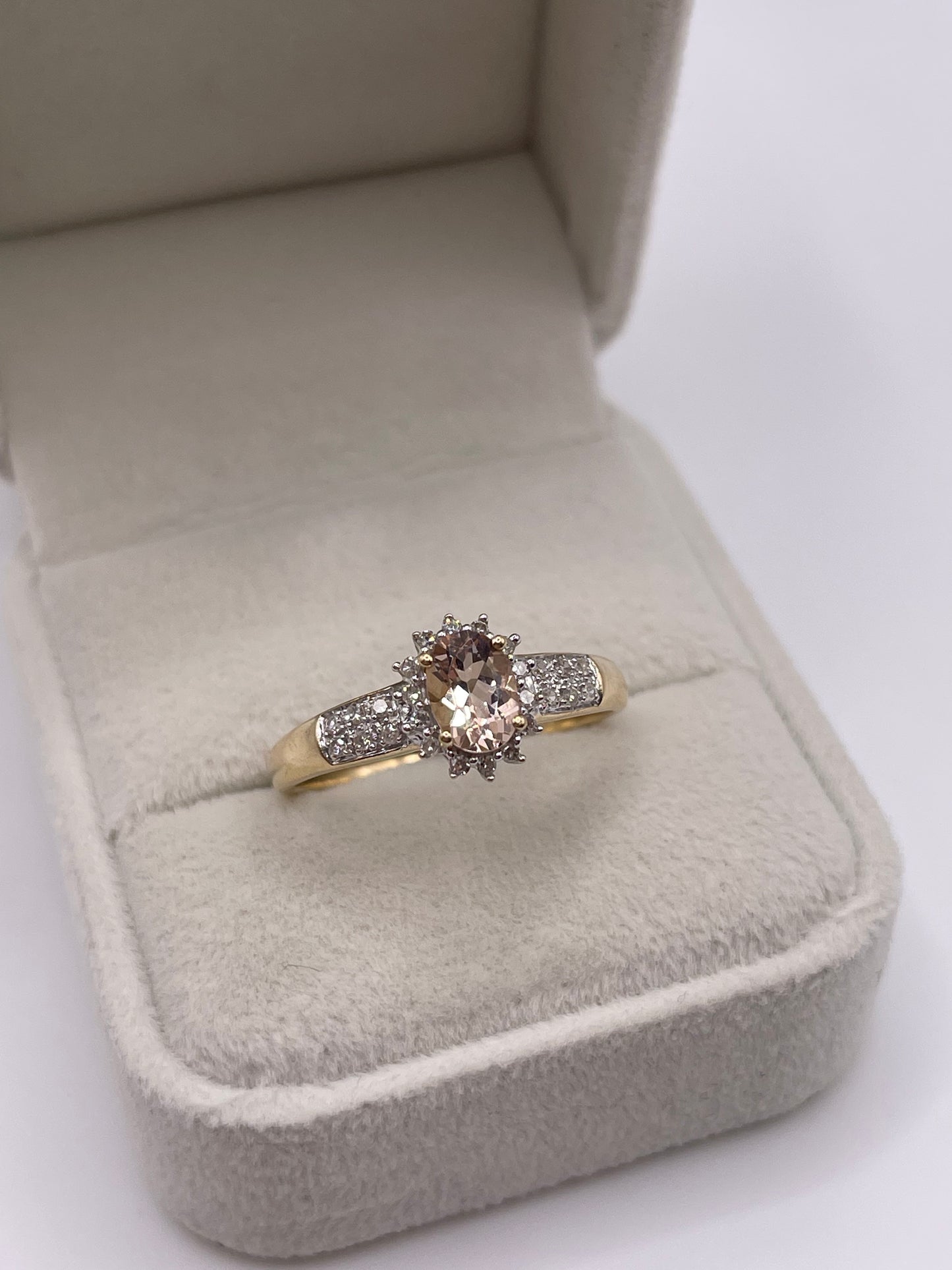9ct gold morganite and diamond ring