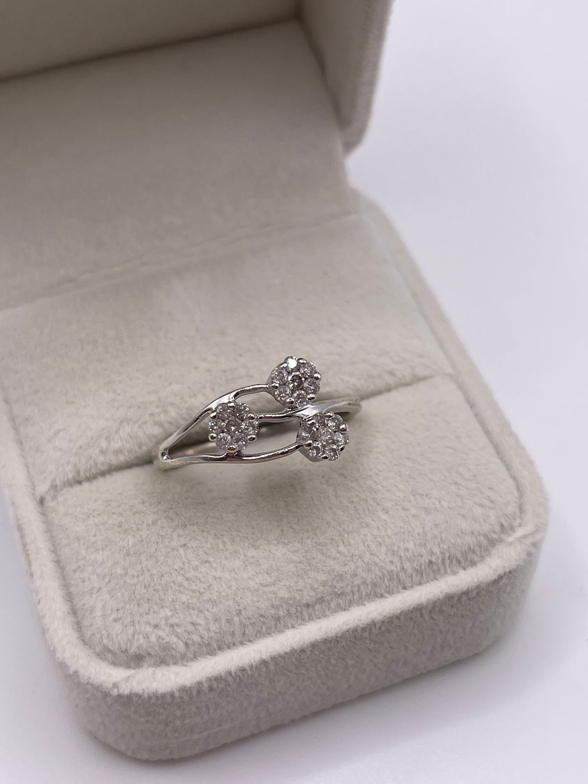 9ct white gold diamond cluster ring