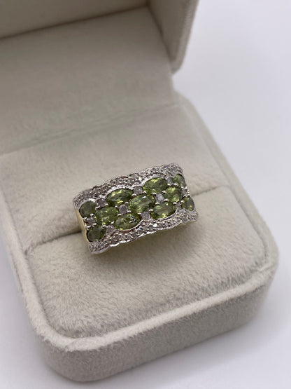 9ct gold green sapphire and diamond ring