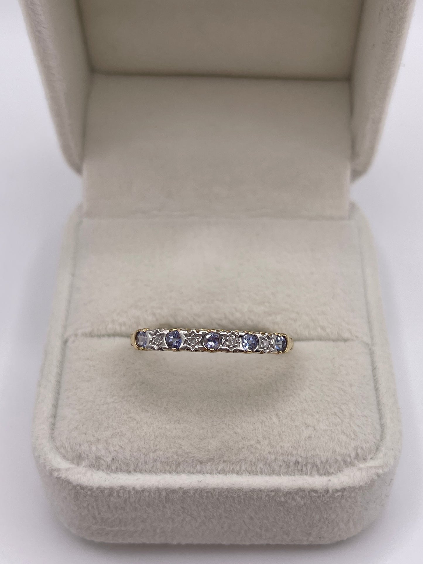 9ct gold tanzanite and diamond ring