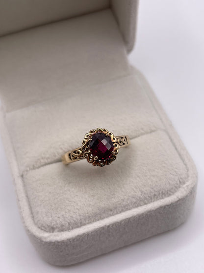 9ct gold garnet ring