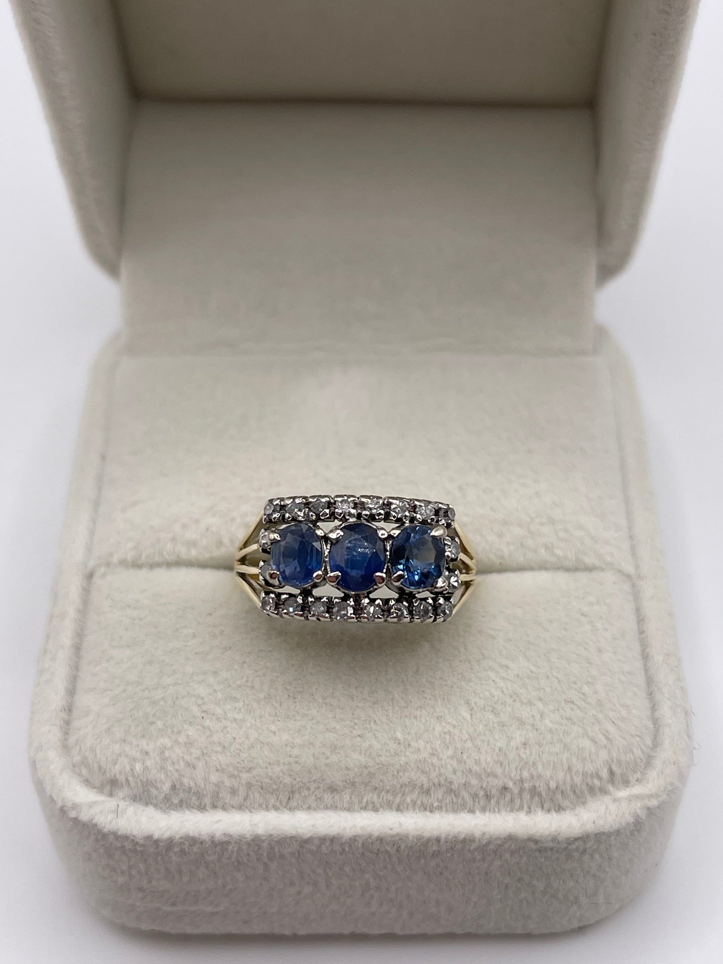18ct gold sapphire and diamond ring