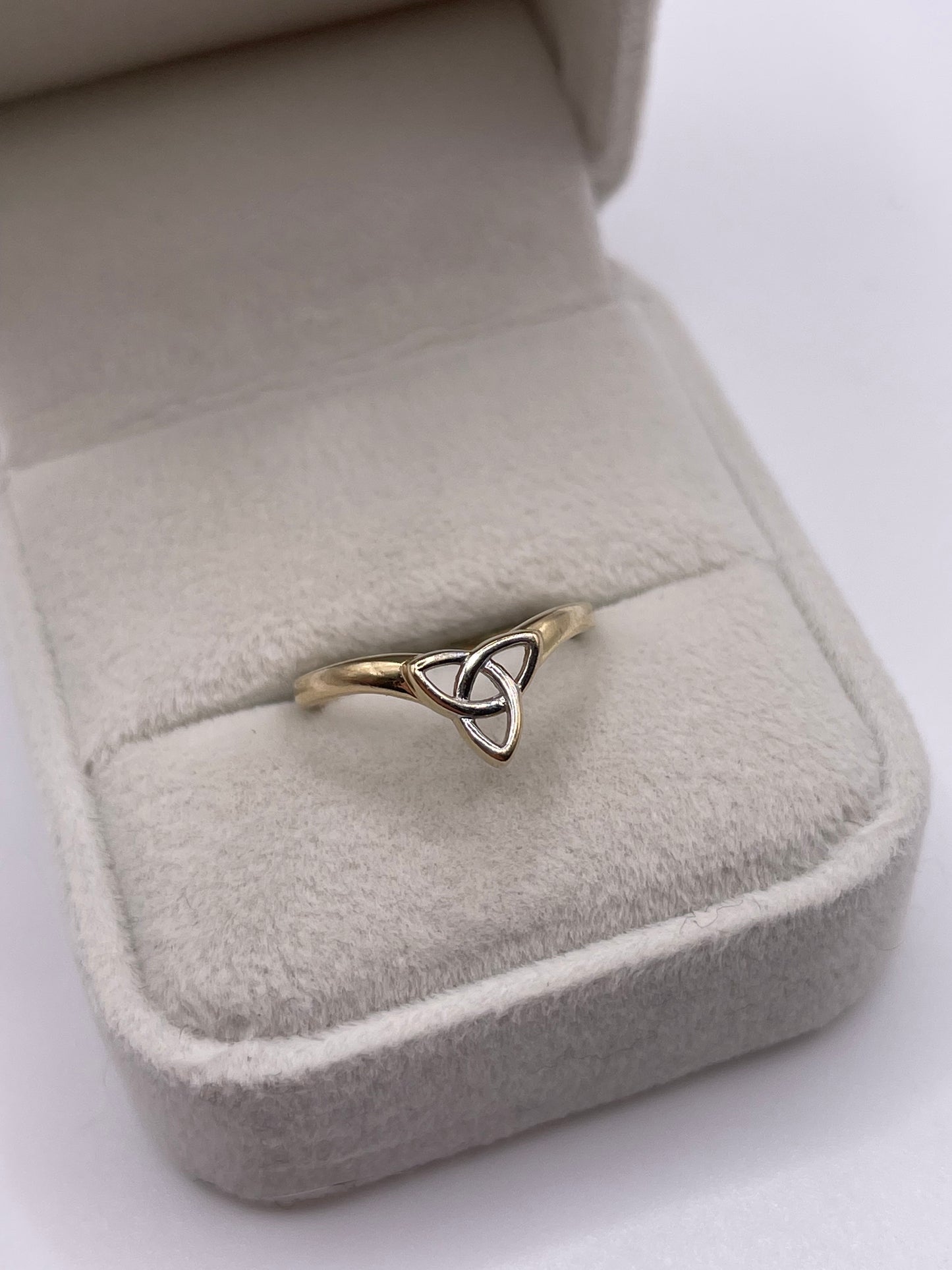 9ct gold Celtic ring