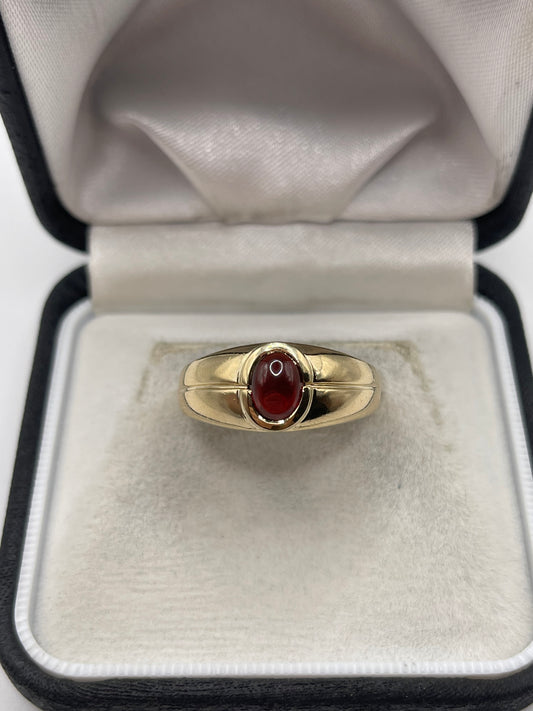 Heavy 9ct gold cabochon garnet ring