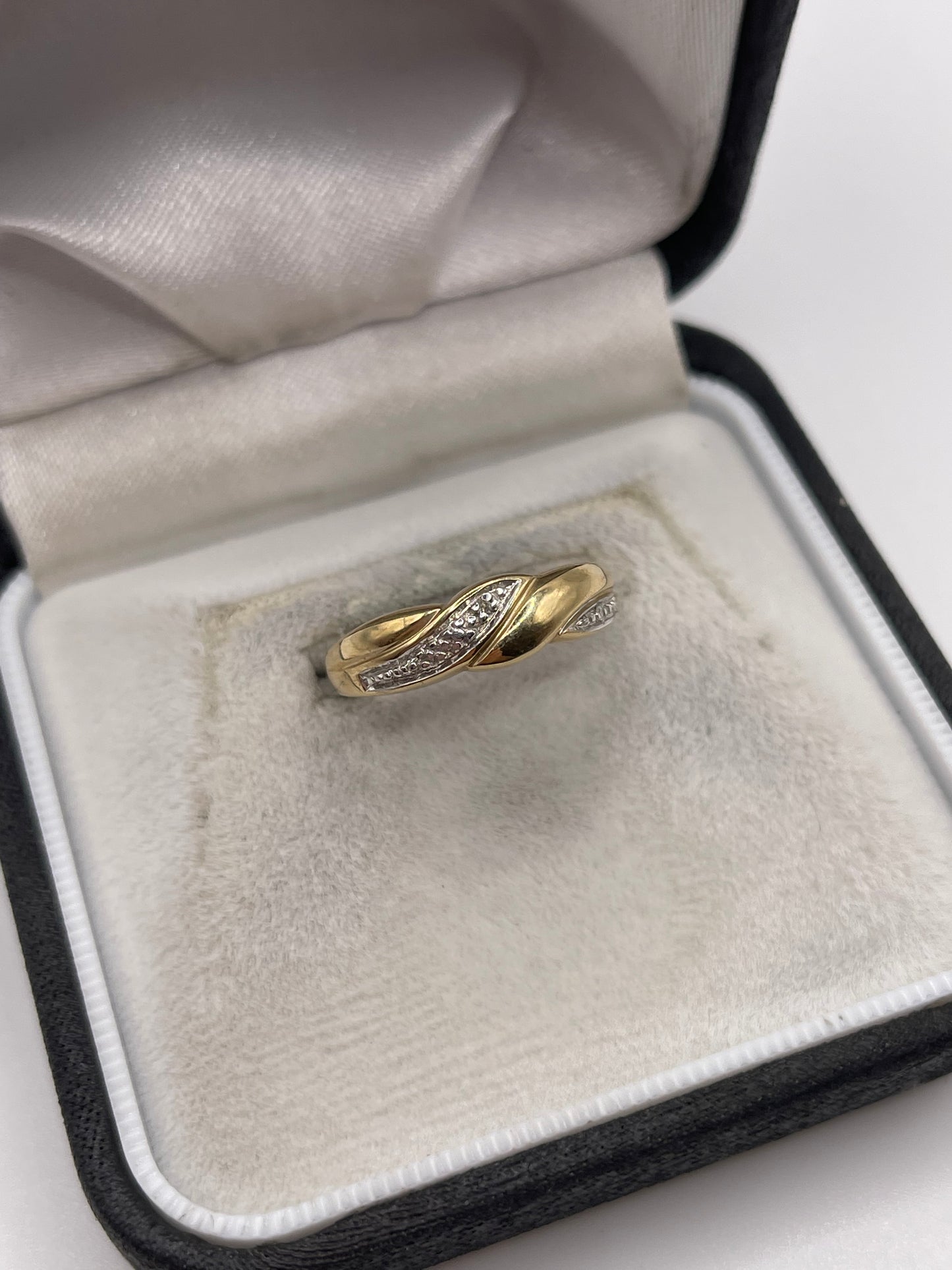 9ct gold diamond ring