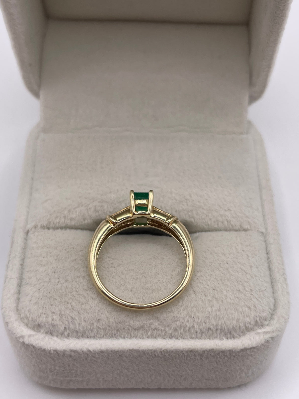 9ct gold emerald and diamond ring