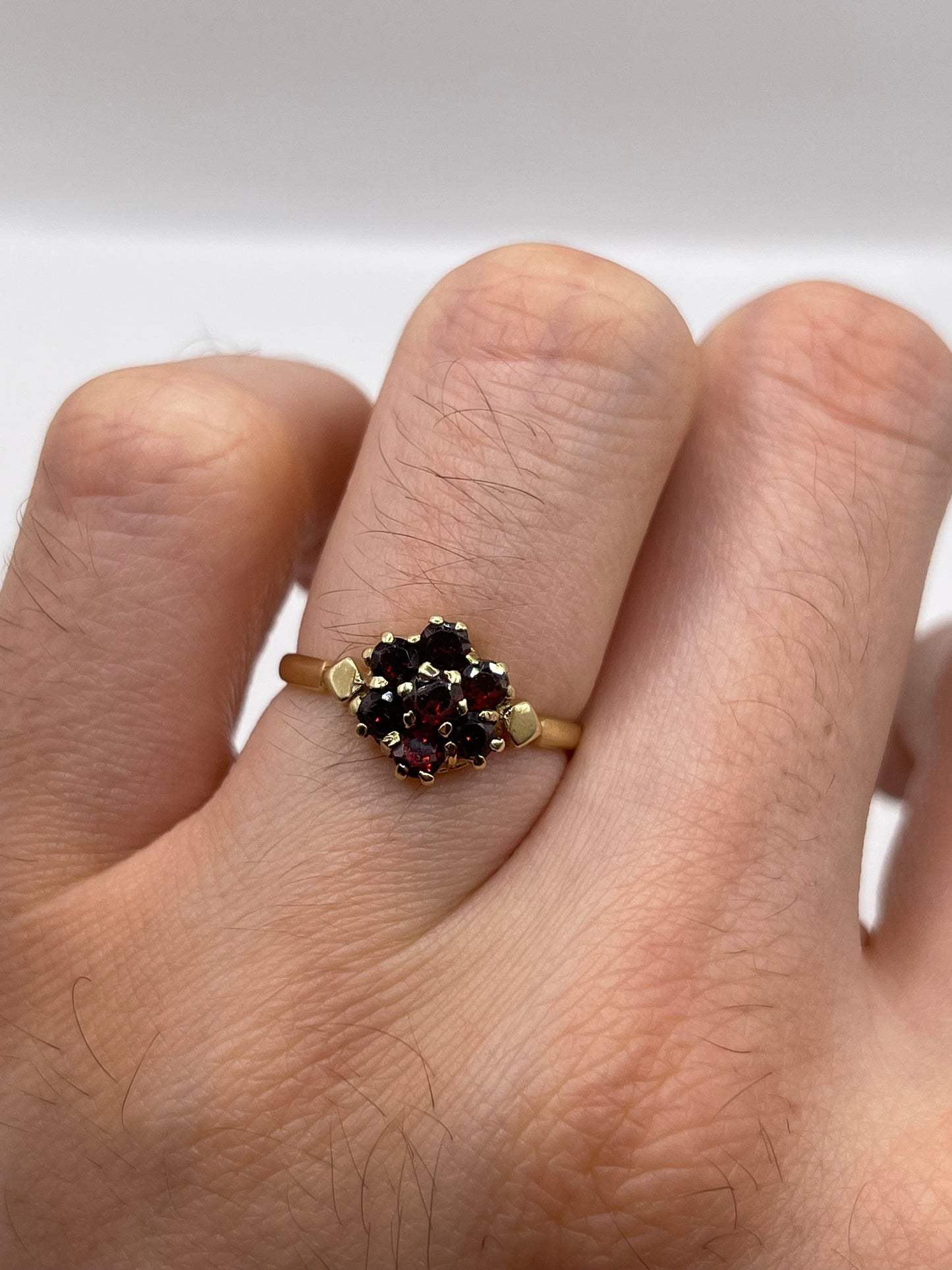 9ct gold garnet cluster ring