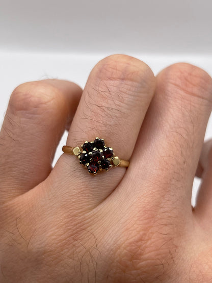 9ct gold garnet cluster ring