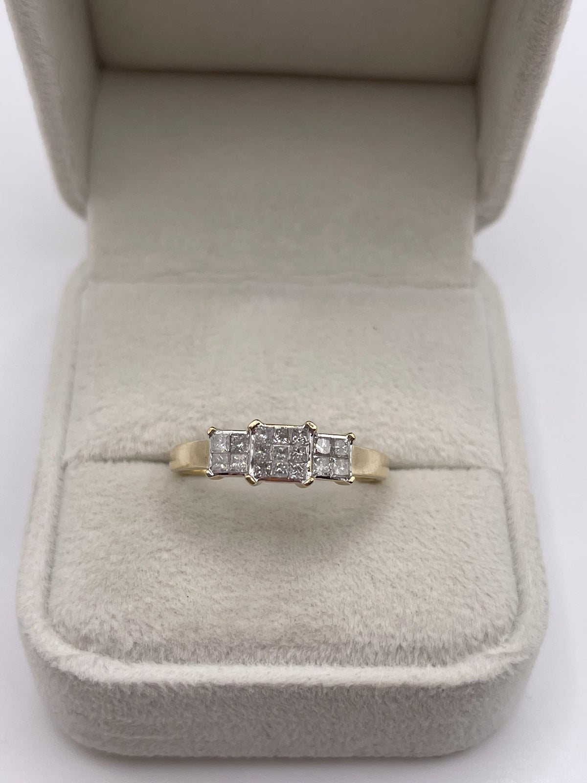 9ct gold diamond cluster ring