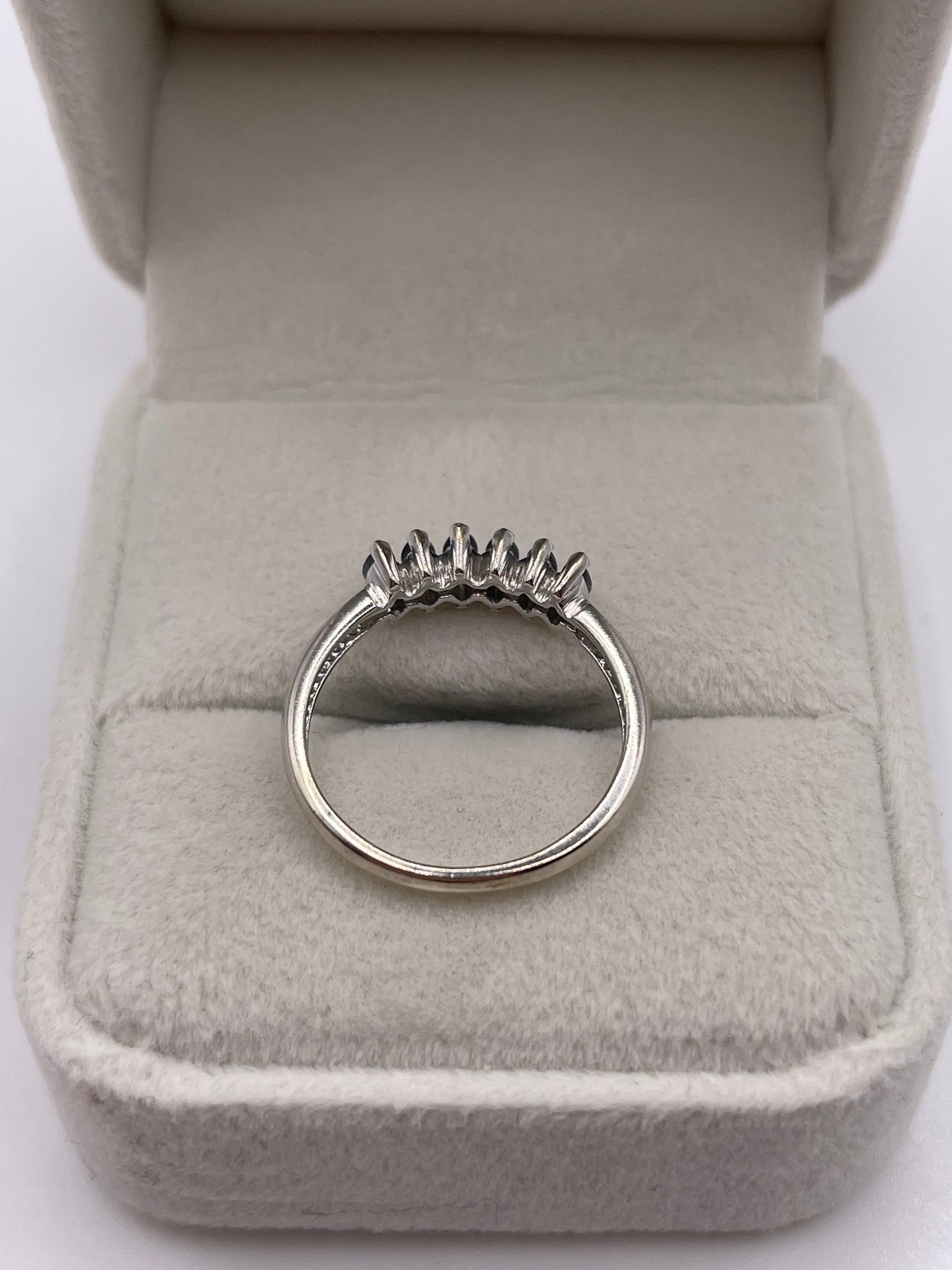 9ct white gold alexandrite ring