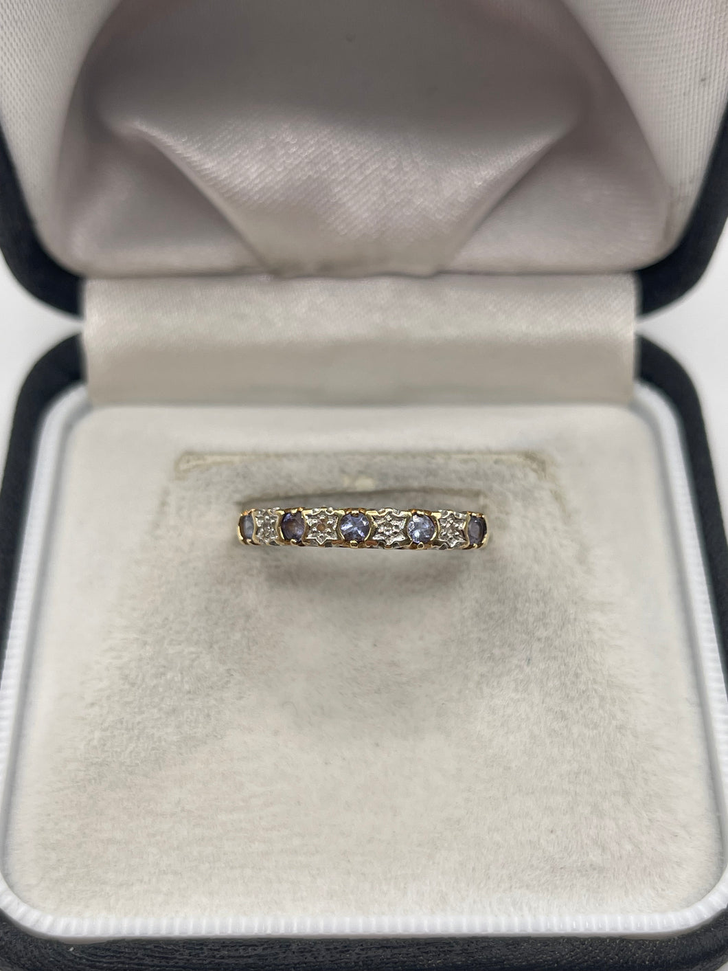 9ct gold tanzanite and diamond ring