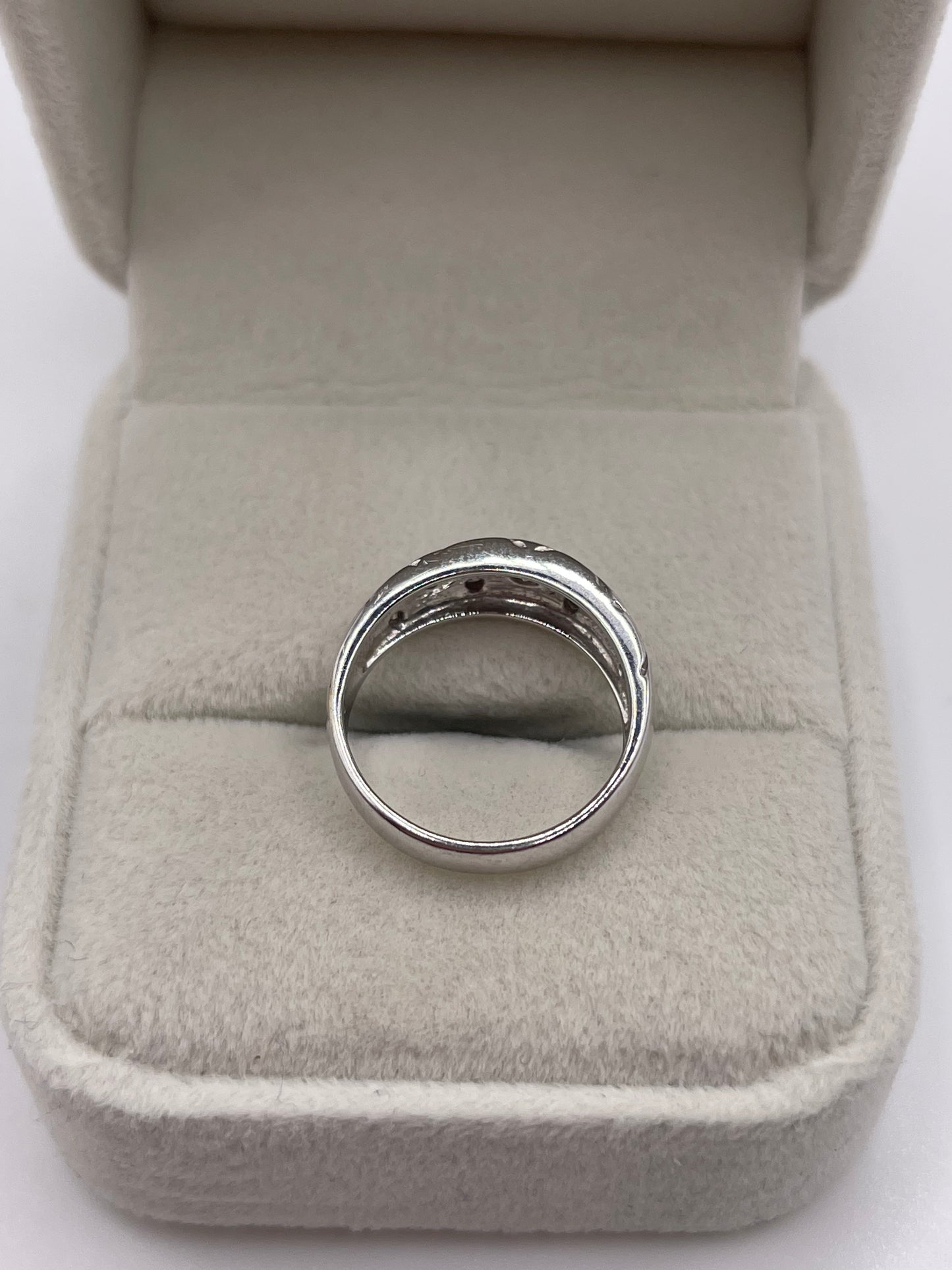 18ct white gold diamond cluster ring