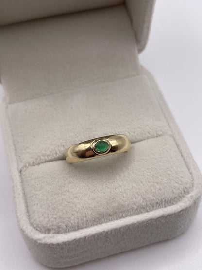 9ct gold cabochon emerald ring