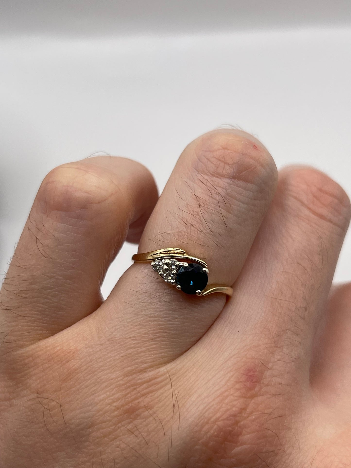 9ct gold sapphire and diamond ring