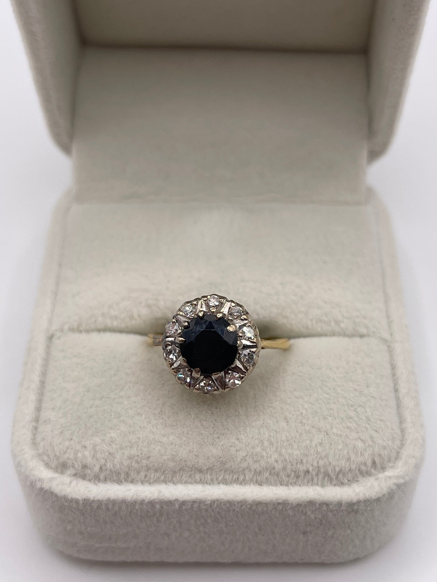 18ct gold sapphire and diamond ring